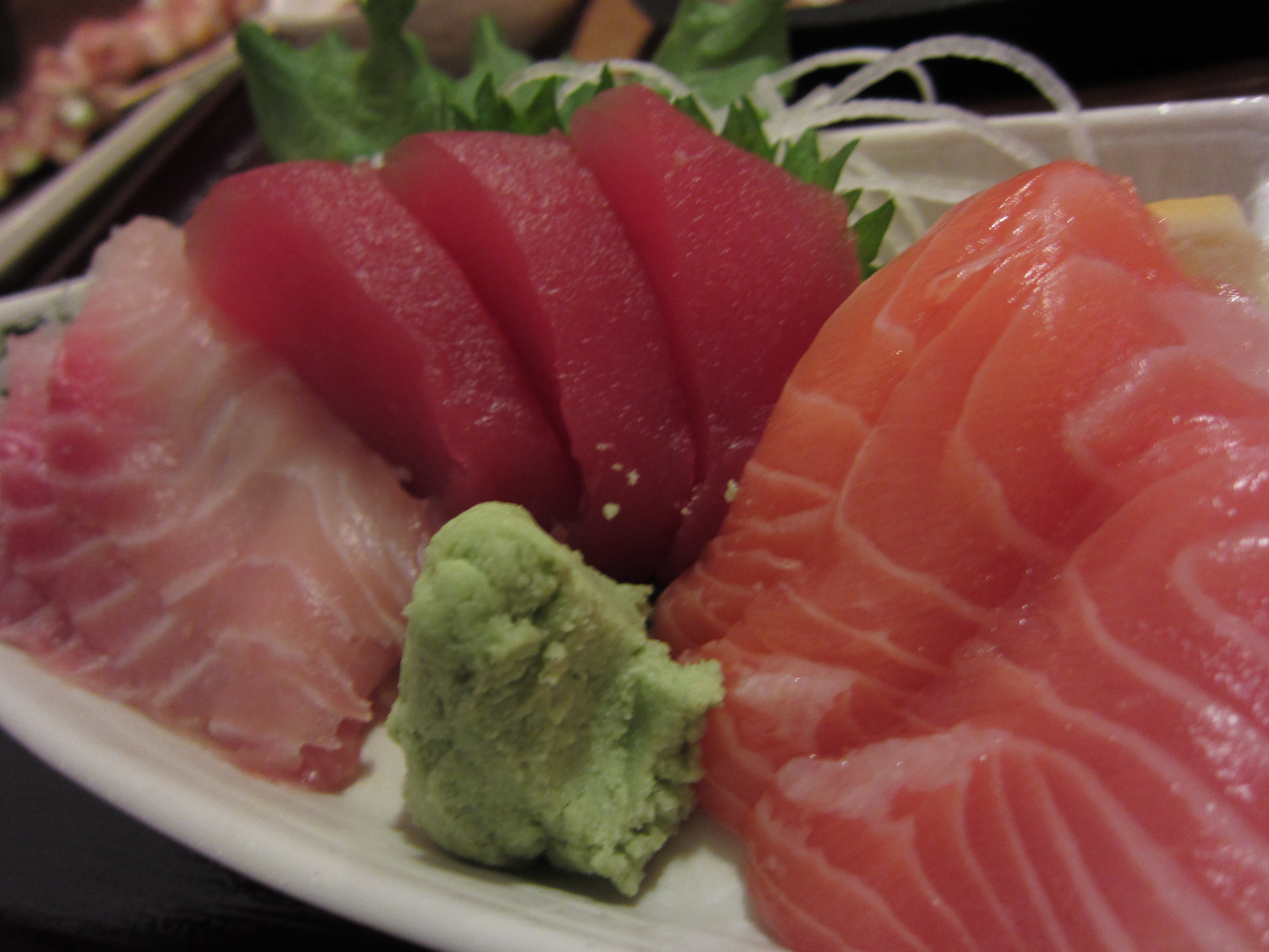 Tataki Angebratener Sashimi Thunfisch Mit Sesamgurkensalat — Rezepte Suchen